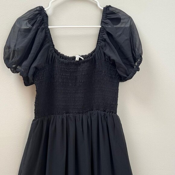Black Smocked Puff Sleeve Maxi Dress โ Flowy & Feminine - Picture 2 of 6